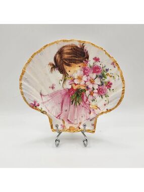 Decoupage Scalloped shell Little Girl With Flowers